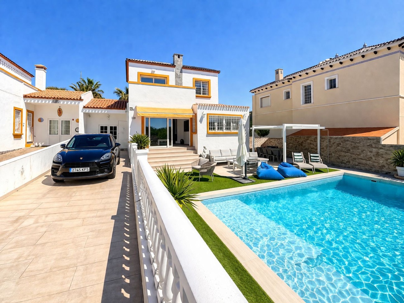 For sale - 3 Bedroom 2 Bathroom Villa in Villamartin - Inland  - Alicante