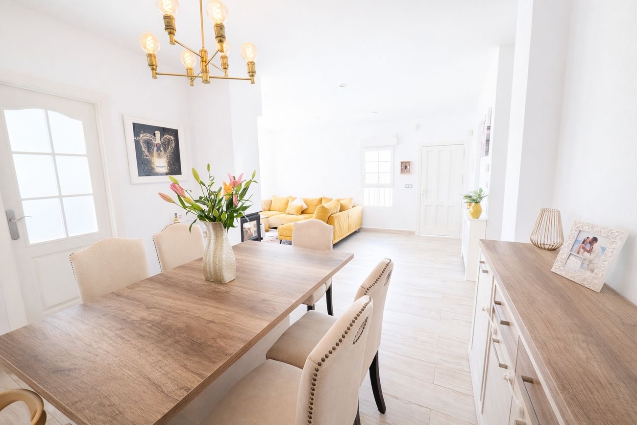 For sale - 3 Bedroom 2 Bathroom Villa in Villamartin - Inland  - Alicante