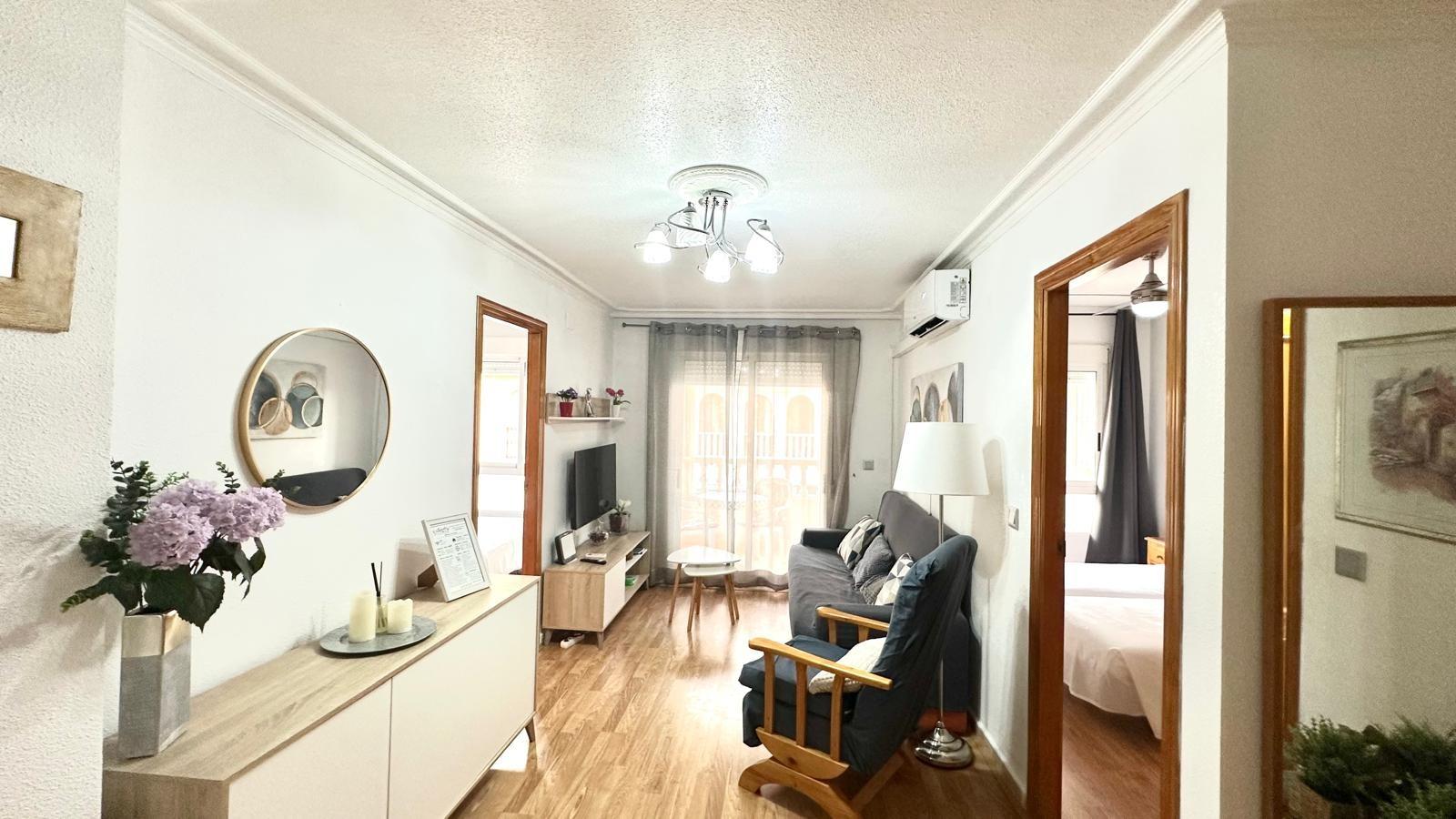 For sale - 2 Bedroom 1 Bathroom Apartment in Torrevieja - Acequion  - Alicante