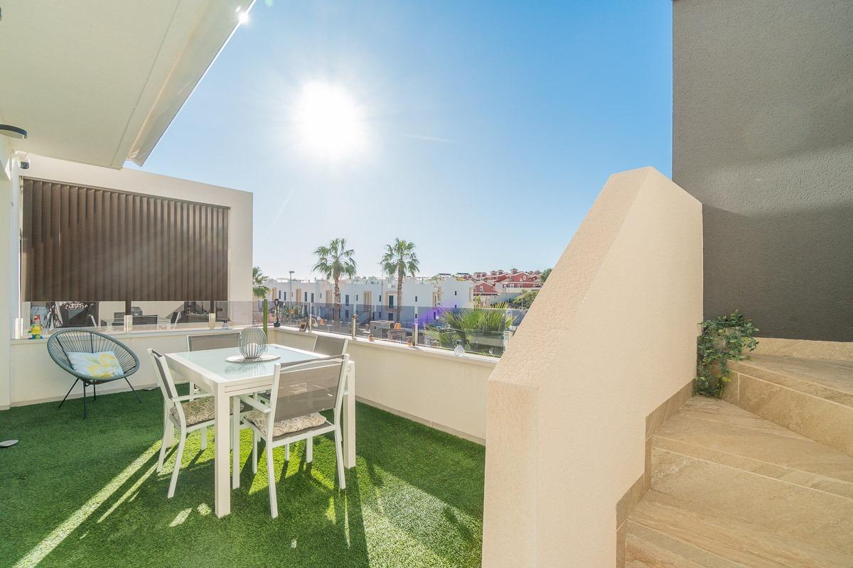 For sale - 2 Bedroom 2 Bathroom Terraced house in Villamartin - Villamartin  - Alicante