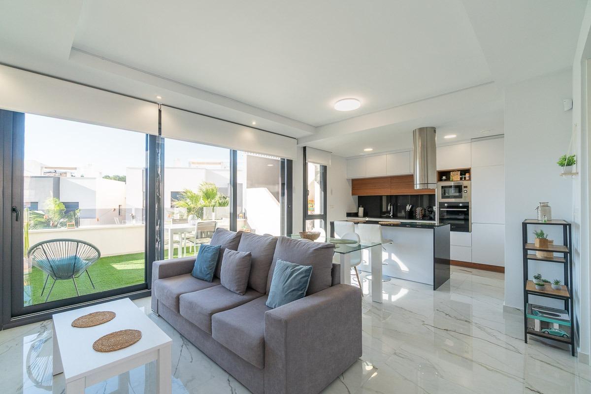 For sale - 2 Bedroom 2 Bathroom Terraced house in Villamartin - Villamartin  - Alicante