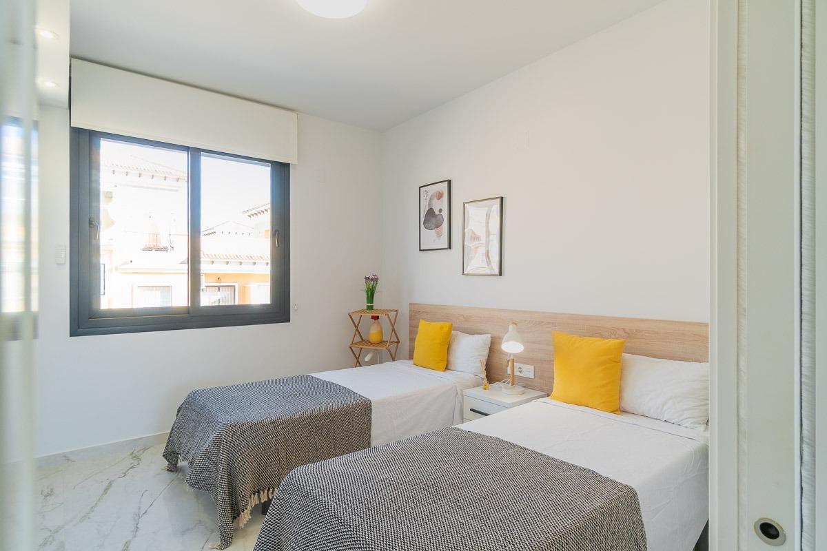 For sale - 2 Bedroom 2 Bathroom Terraced house in Villamartin - Villamartin  - Alicante