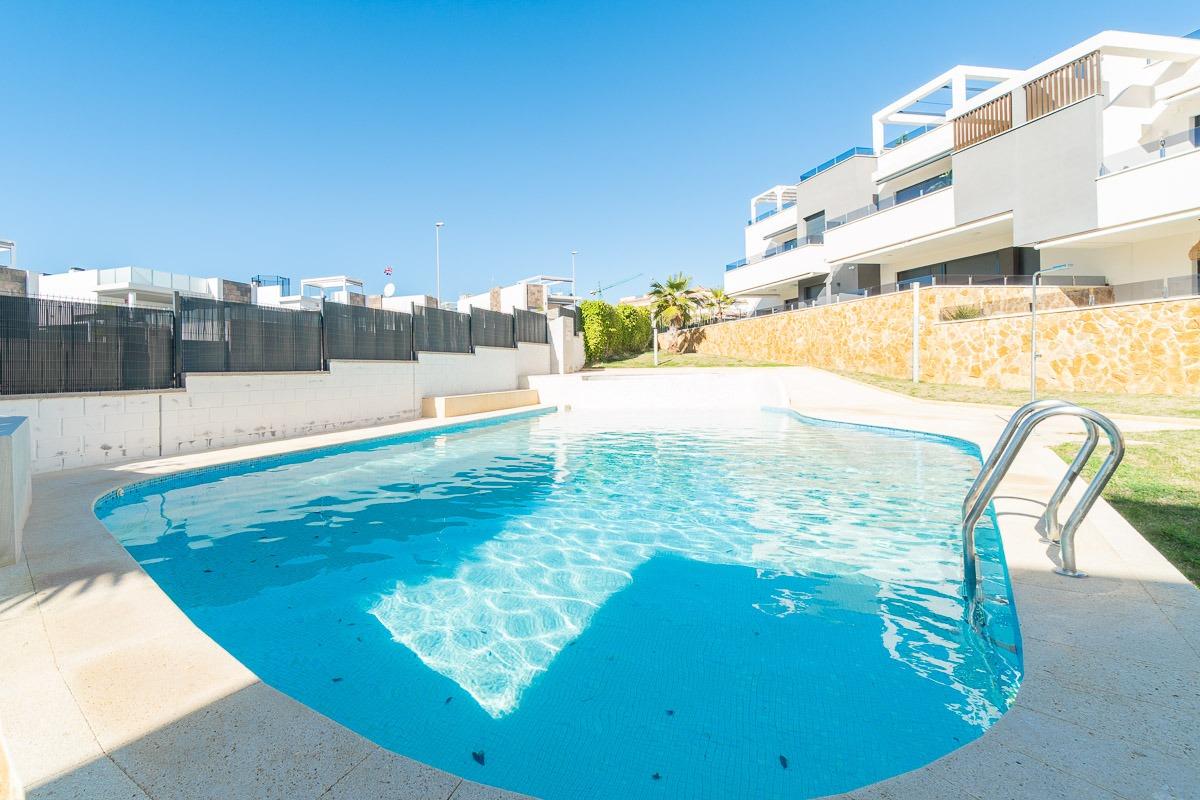 For sale - 2 Bedroom 2 Bathroom Terraced house in Villamartin - Villamartin  - Alicante