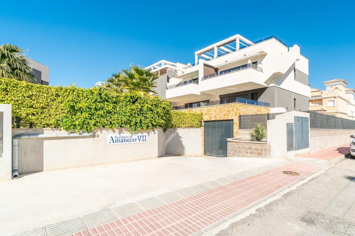 For sale - 2 Bedroom 2 Bathroom Terraced house in Villamartin - Villamartin  - Alicante