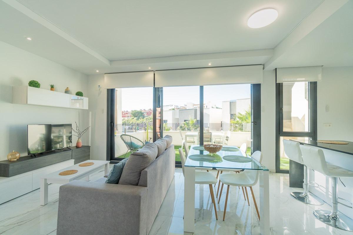 For sale - 2 Bedroom 2 Bathroom Terraced house in Villamartin - Villamartin  - Alicante