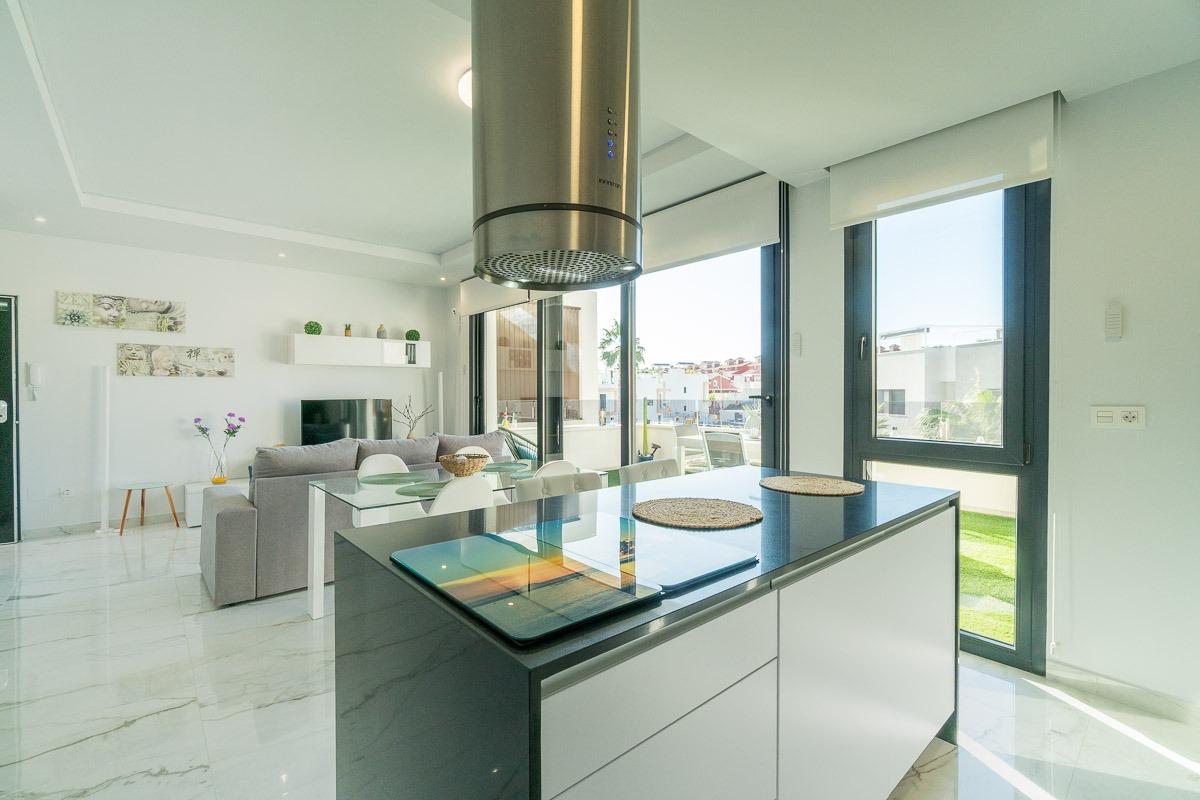 For sale - 2 Bedroom 2 Bathroom Terraced house in Villamartin - Villamartin  - Alicante