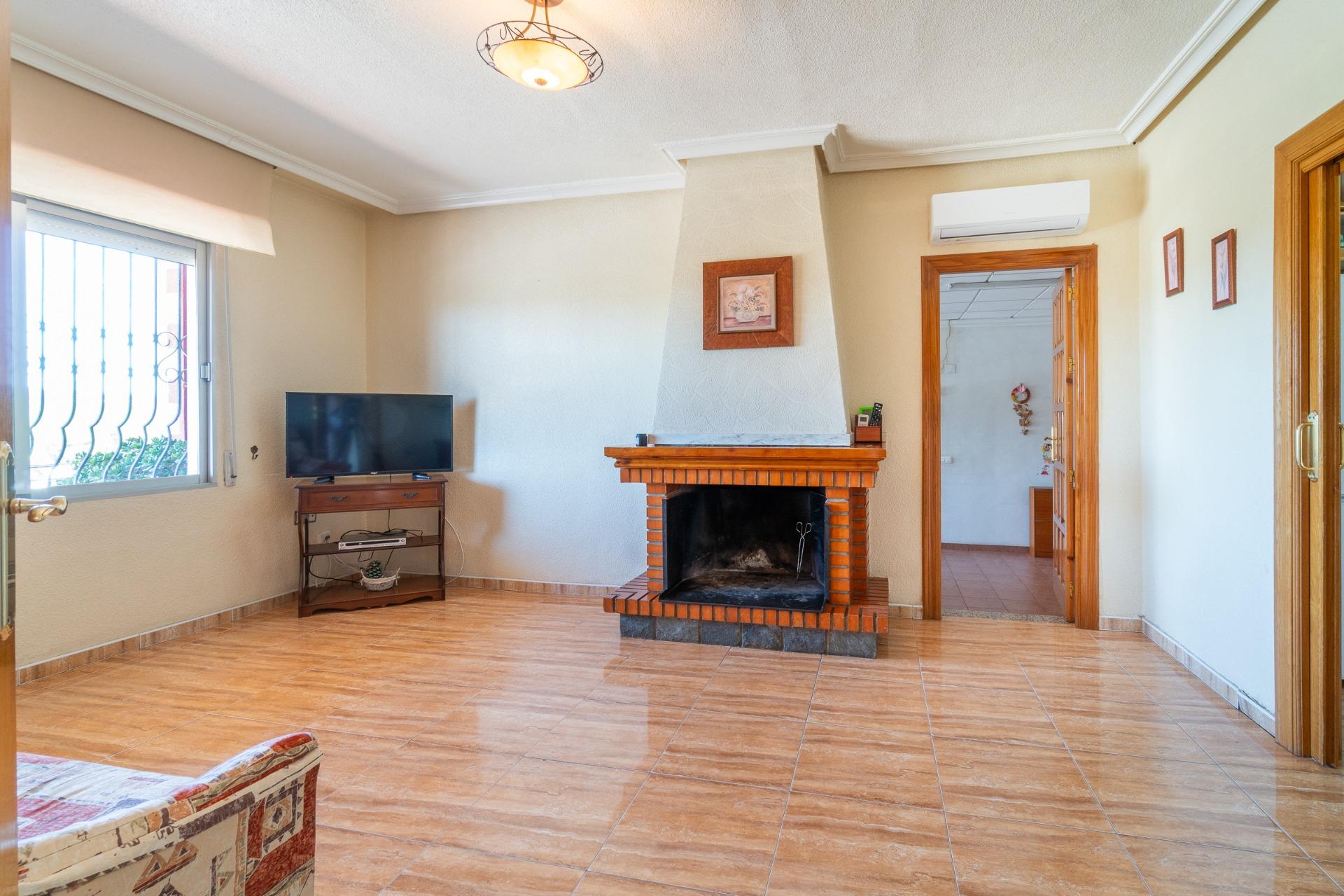 For sale - 3 Bedroom 2 Bathroom house in Torremendo - Torremendo  - Alicante