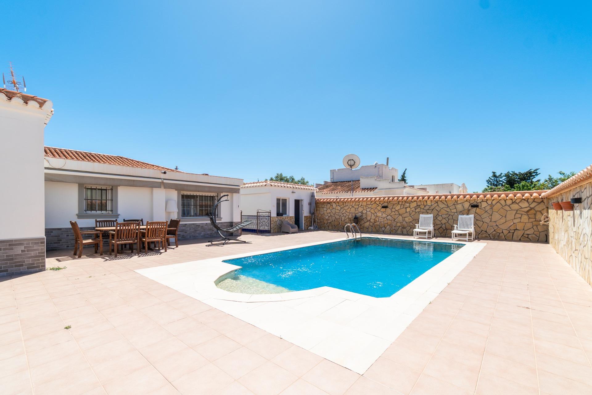For sale - 4 Bedroom 5 Bathroom Villa in Torrevieja - Torreta florida  - Alicante
