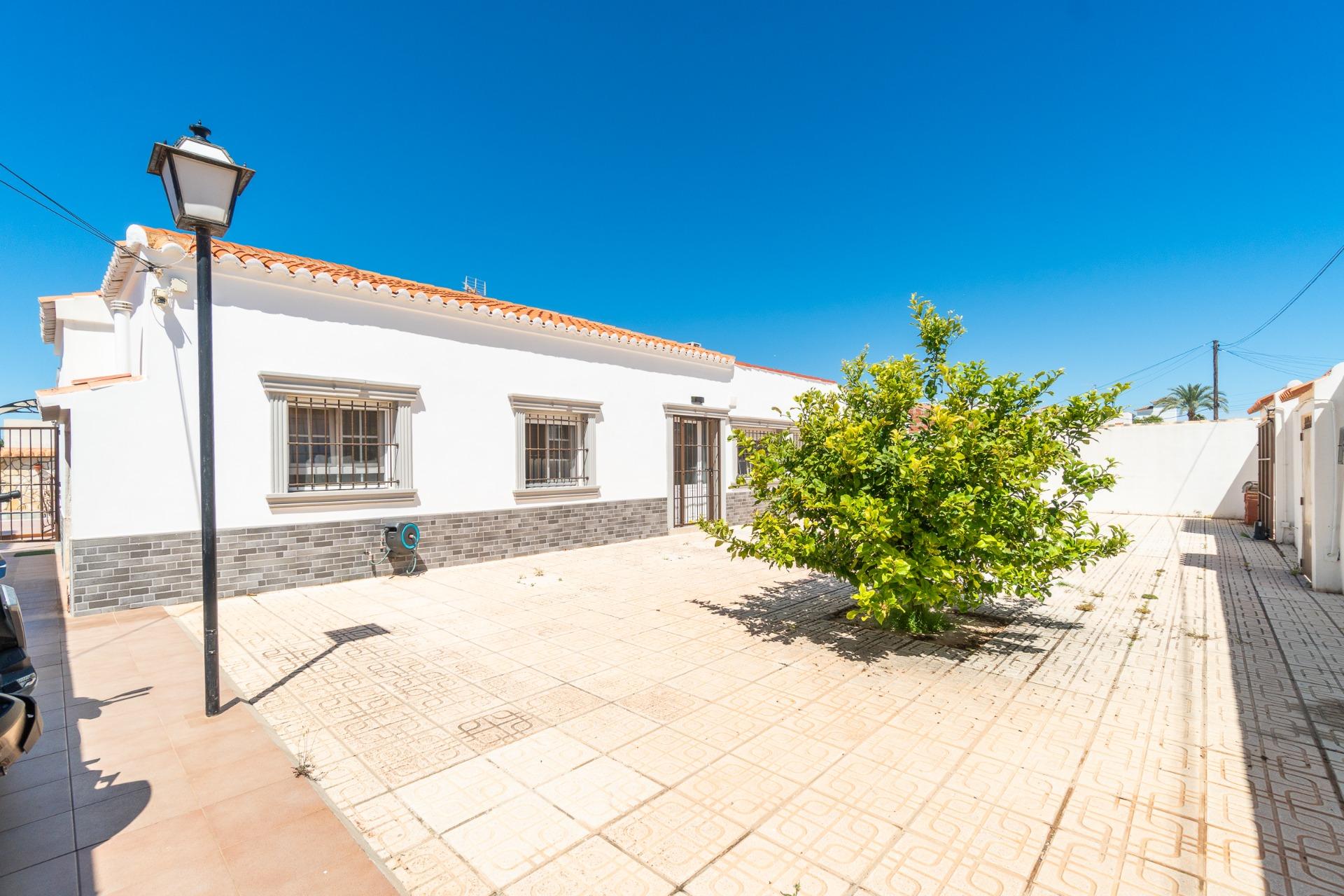 For sale - 4 Bedroom 5 Bathroom Villa in Torrevieja - Torreta florida  - Alicante