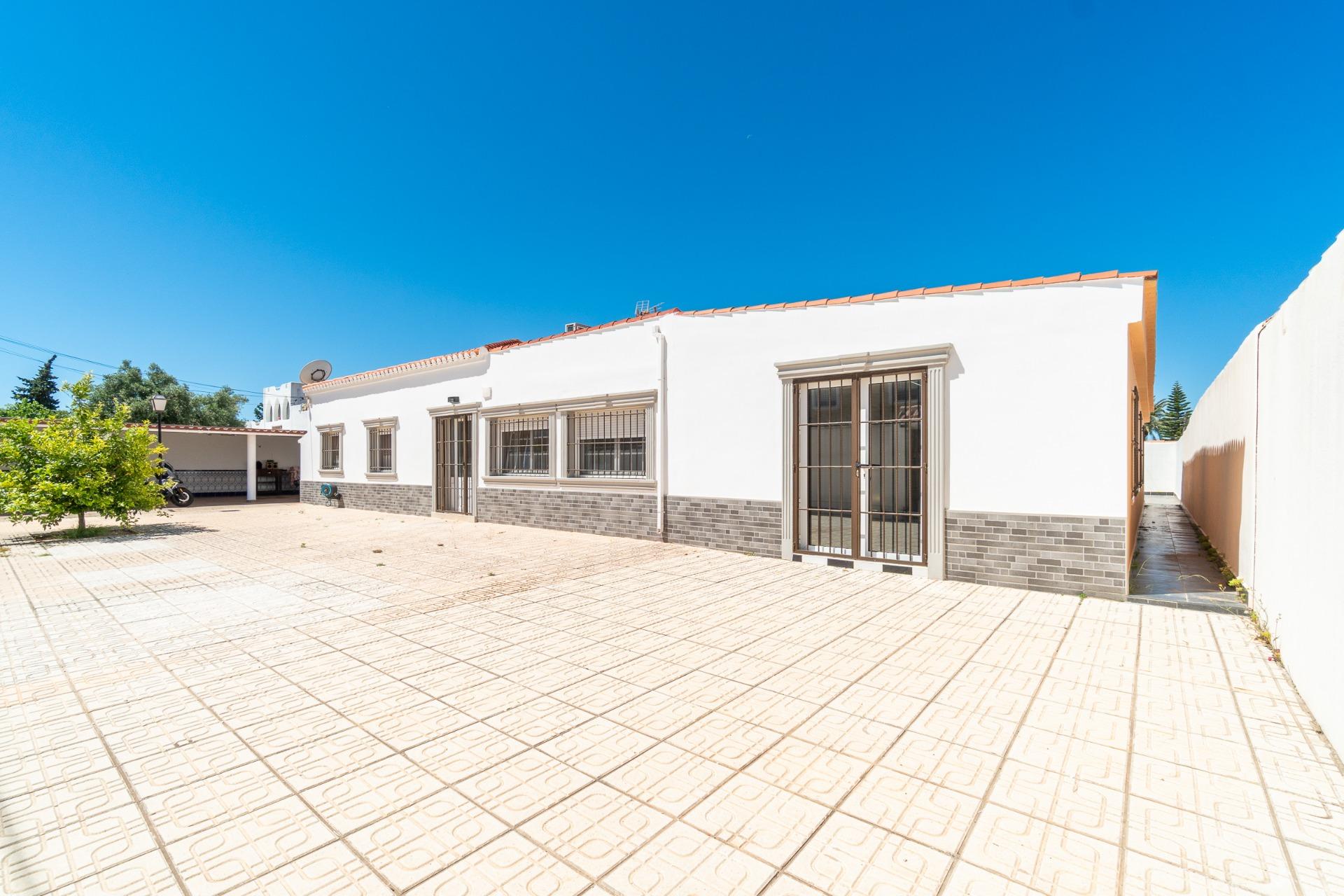 For sale - 4 Bedroom 5 Bathroom Villa in Torrevieja - Torreta florida  - Alicante