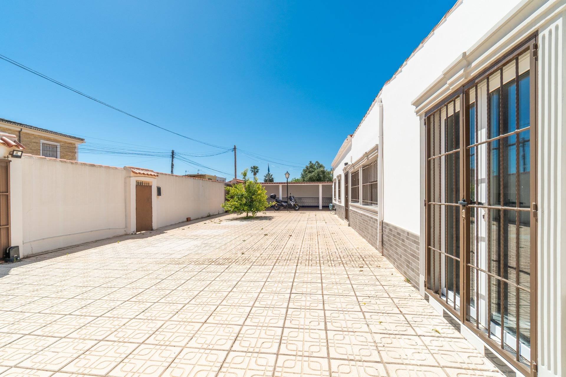 For sale - 4 Bedroom 5 Bathroom Villa in Torrevieja - Torreta florida  - Alicante