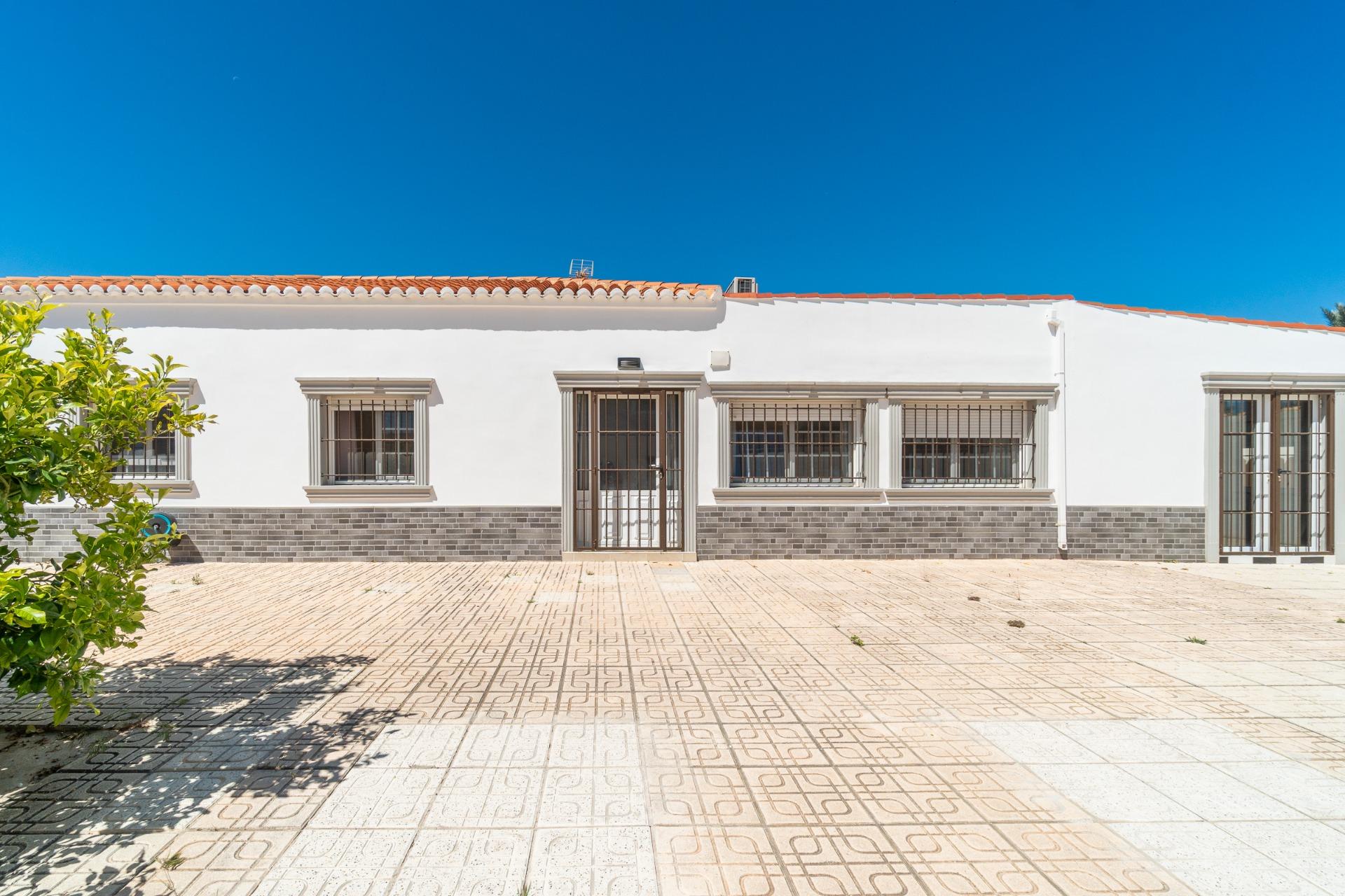 For sale - 4 Bedroom 5 Bathroom Villa in Torrevieja - Torreta florida  - Alicante