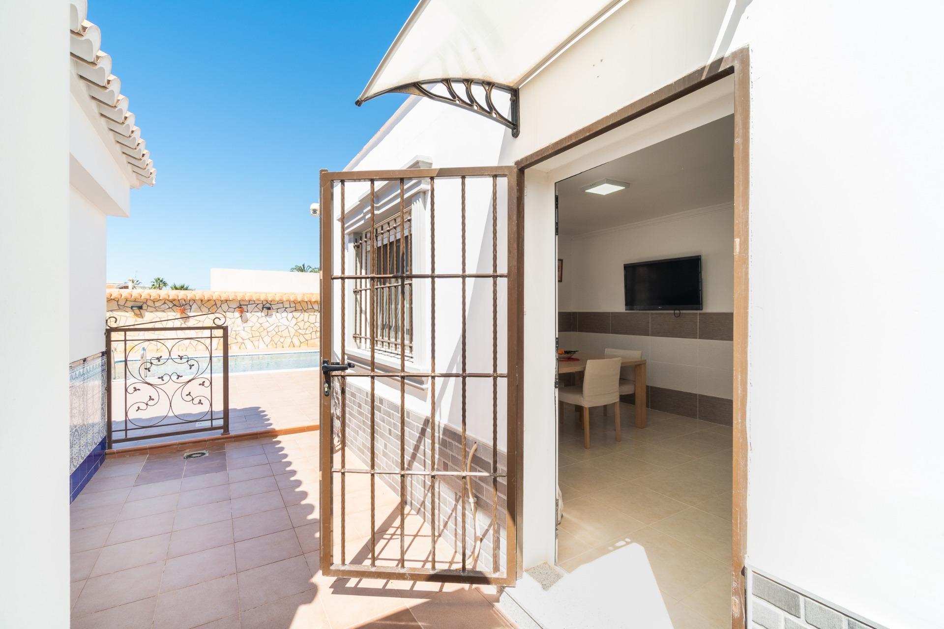 For sale - 4 Bedroom 5 Bathroom Villa in Torrevieja - Torreta florida  - Alicante