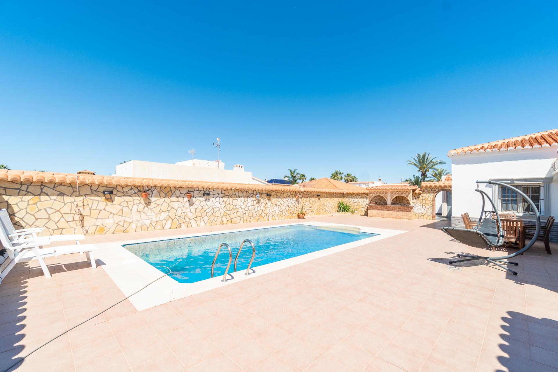 For sale - 4 Bedroom 5 Bathroom Villa in Torrevieja - Torreta florida  - Alicante