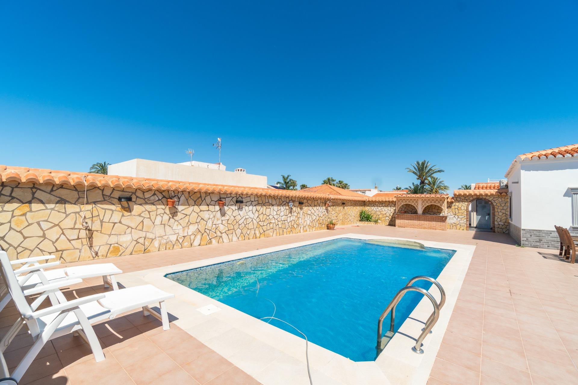 For sale - 4 Bedroom 5 Bathroom Villa in Torrevieja - Torreta florida  - Alicante