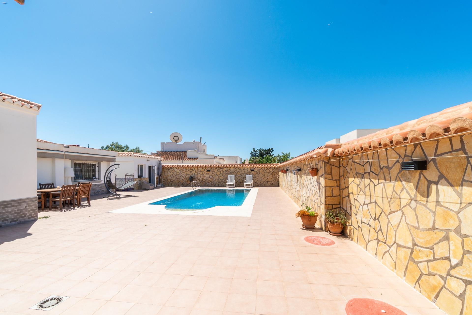 For sale - 4 Bedroom 5 Bathroom Villa in Torrevieja - Torreta florida  - Alicante