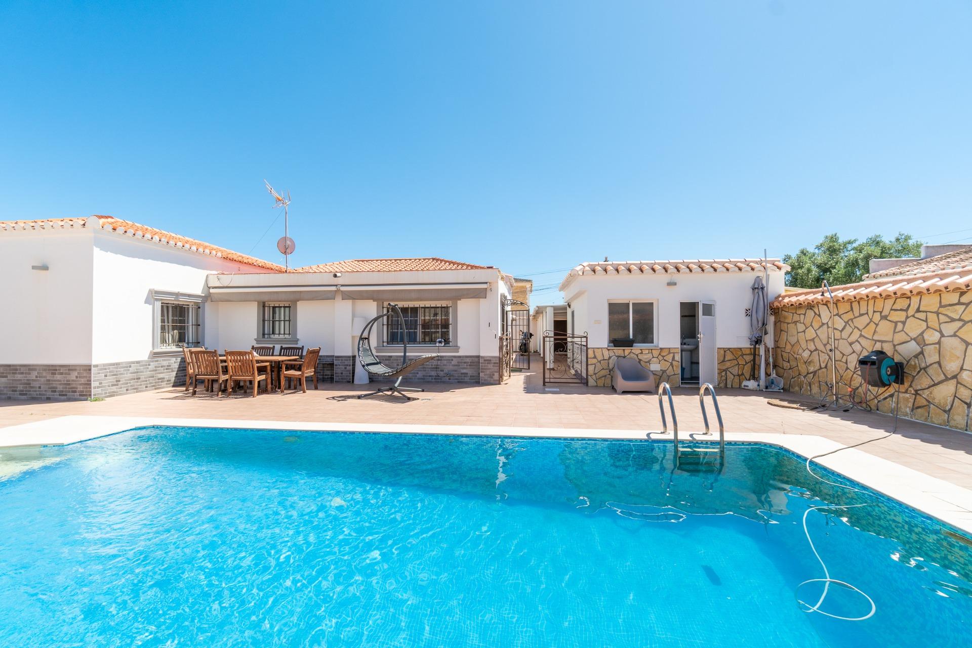 For sale - 4 Bedroom 5 Bathroom Villa in Torrevieja - Torreta florida  - Alicante