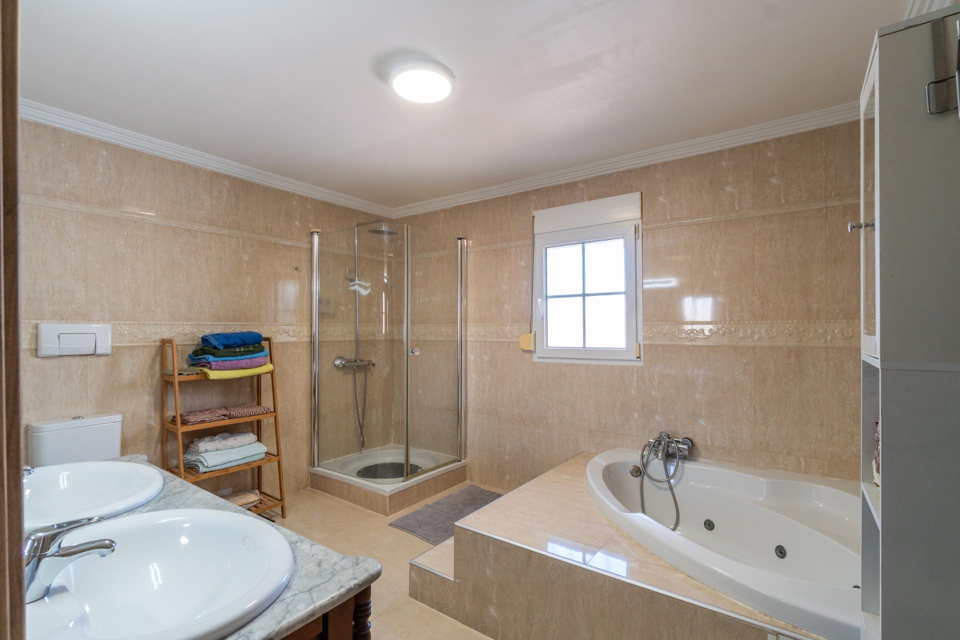 For sale - 4 Bedroom 5 Bathroom Villa in Torrevieja - Torreta florida  - Alicante