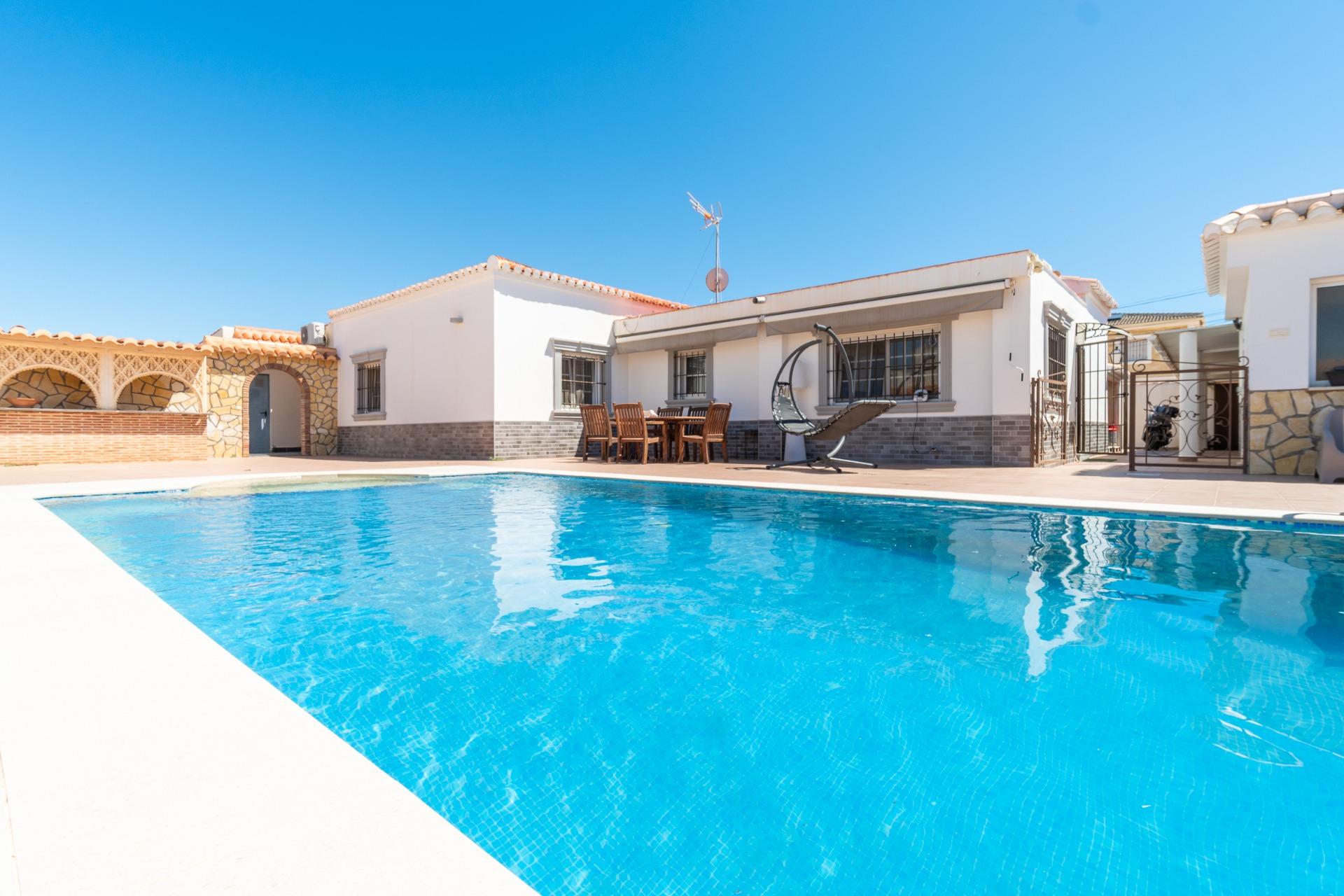 For sale - 4 Bedroom 5 Bathroom Villa in Torrevieja - Torreta florida  - Alicante