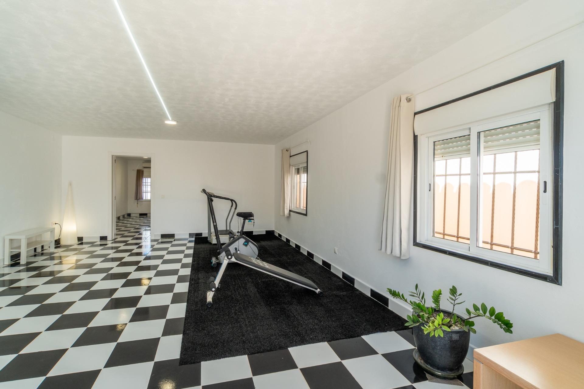 For sale - 4 Bedroom 5 Bathroom Villa in Torrevieja - Torreta florida  - Alicante