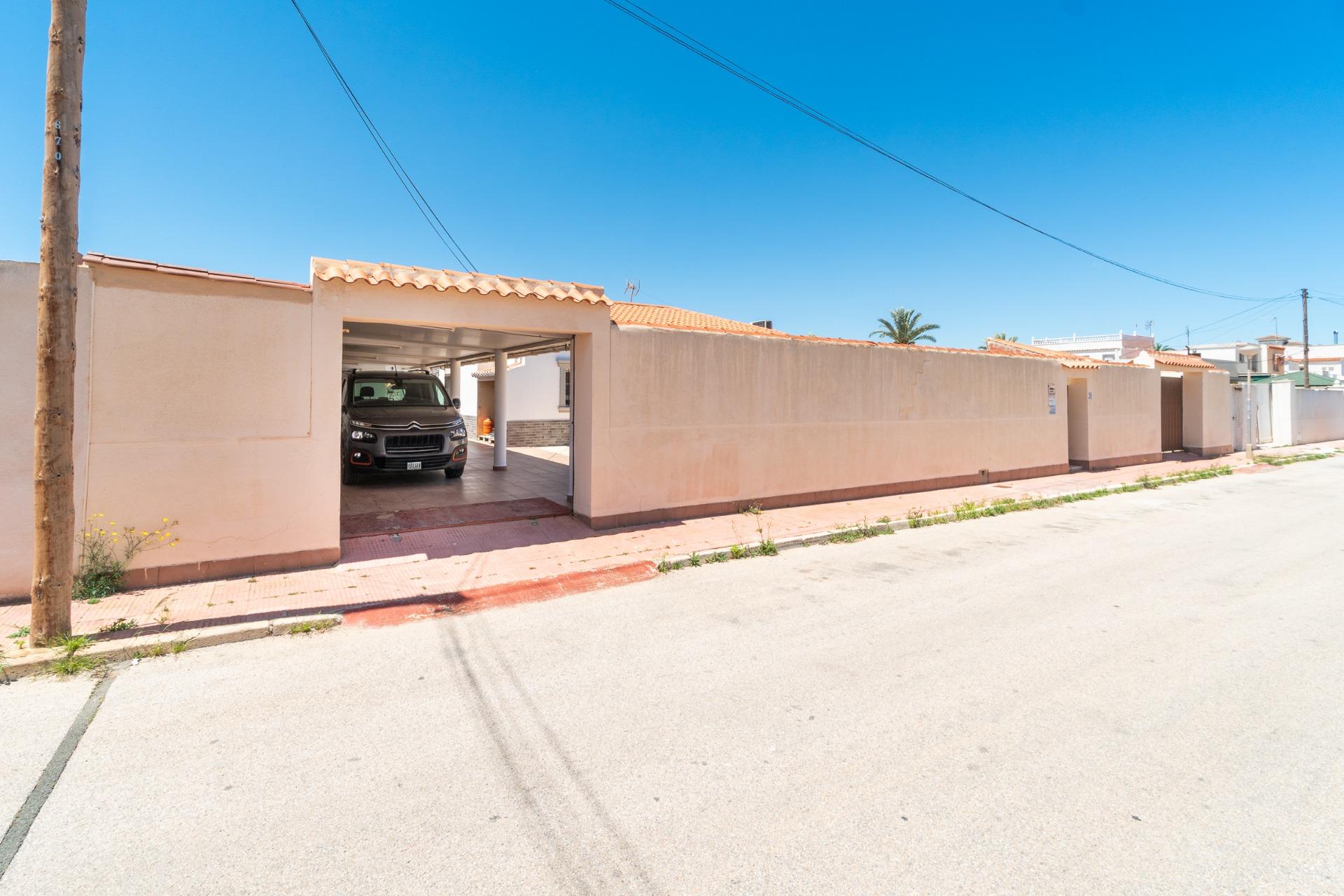 For sale - 4 Bedroom 5 Bathroom Villa in Torrevieja - Torreta florida  - Alicante