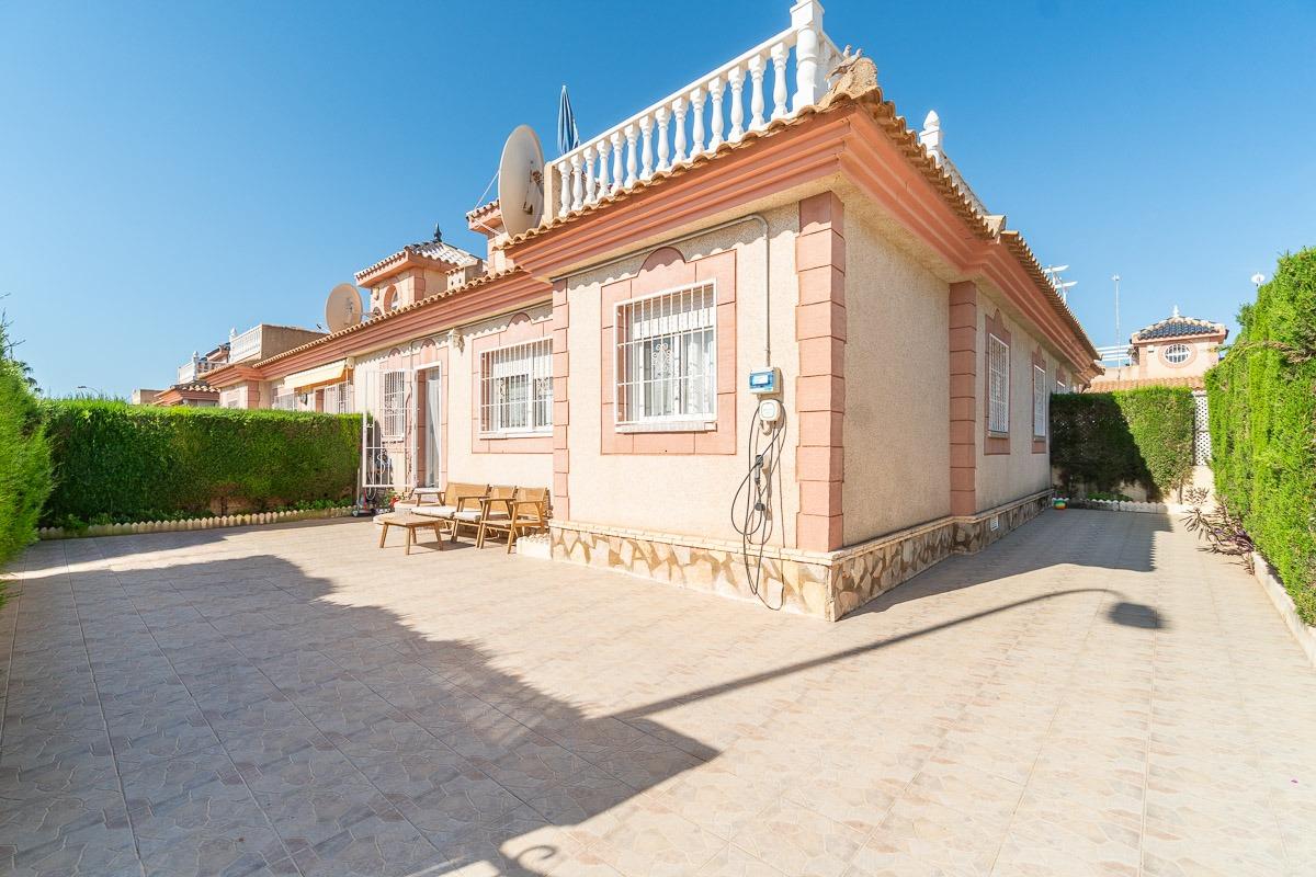 For sale - 3 Bedroom 1 Bathroom Semi in Playa Flamenca - Punta Prima  - Alicante