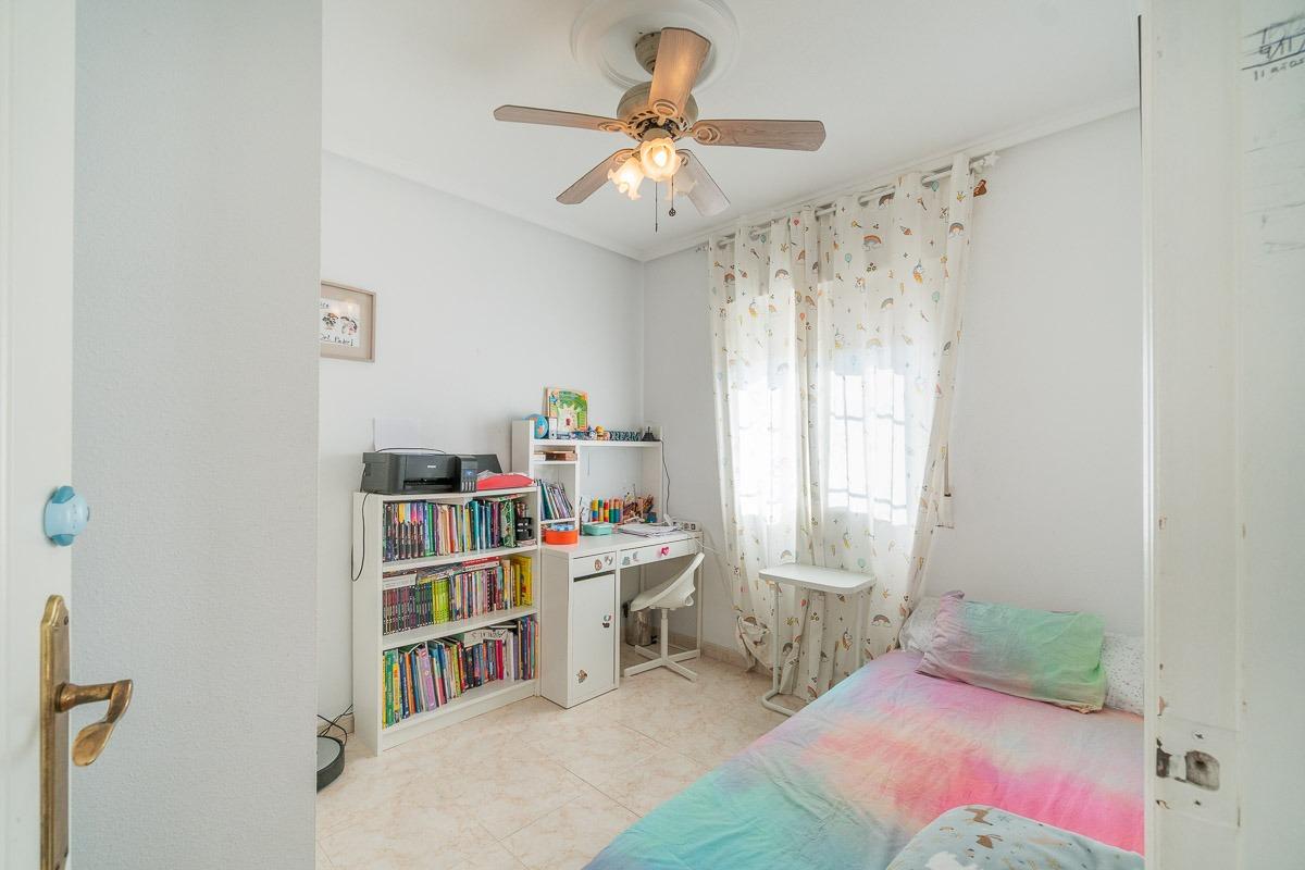 For sale - 3 Bedroom 1 Bathroom Villa in Playa Flamenca -  - Alicante