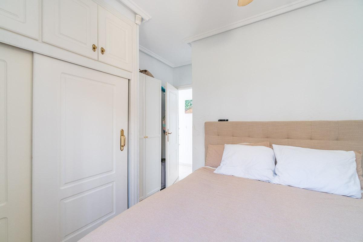 For sale - 3 Bedroom 1 Bathroom Villa in Playa Flamenca -  - Alicante