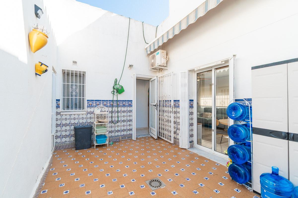 For sale - 3 Bedroom 1 Bathroom Villa in Playa Flamenca -  - Alicante