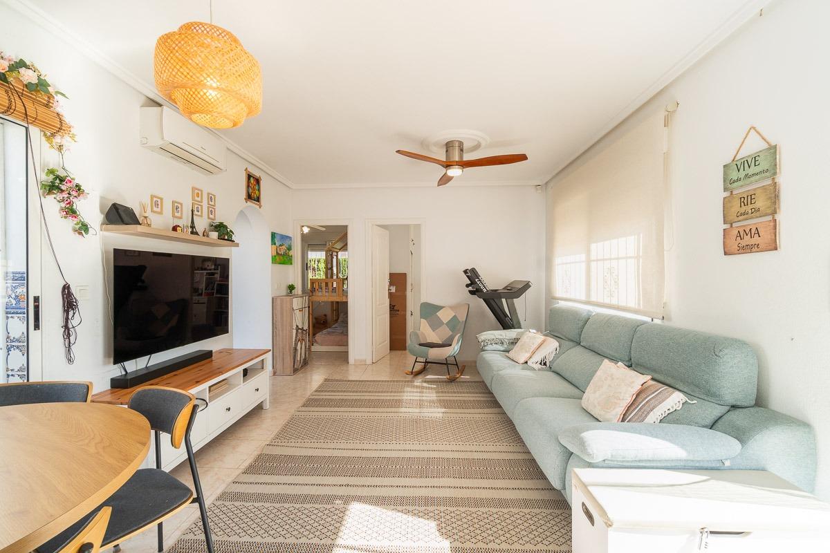 For sale - 3 Bedroom 1 Bathroom Villa in Playa Flamenca -  - Alicante