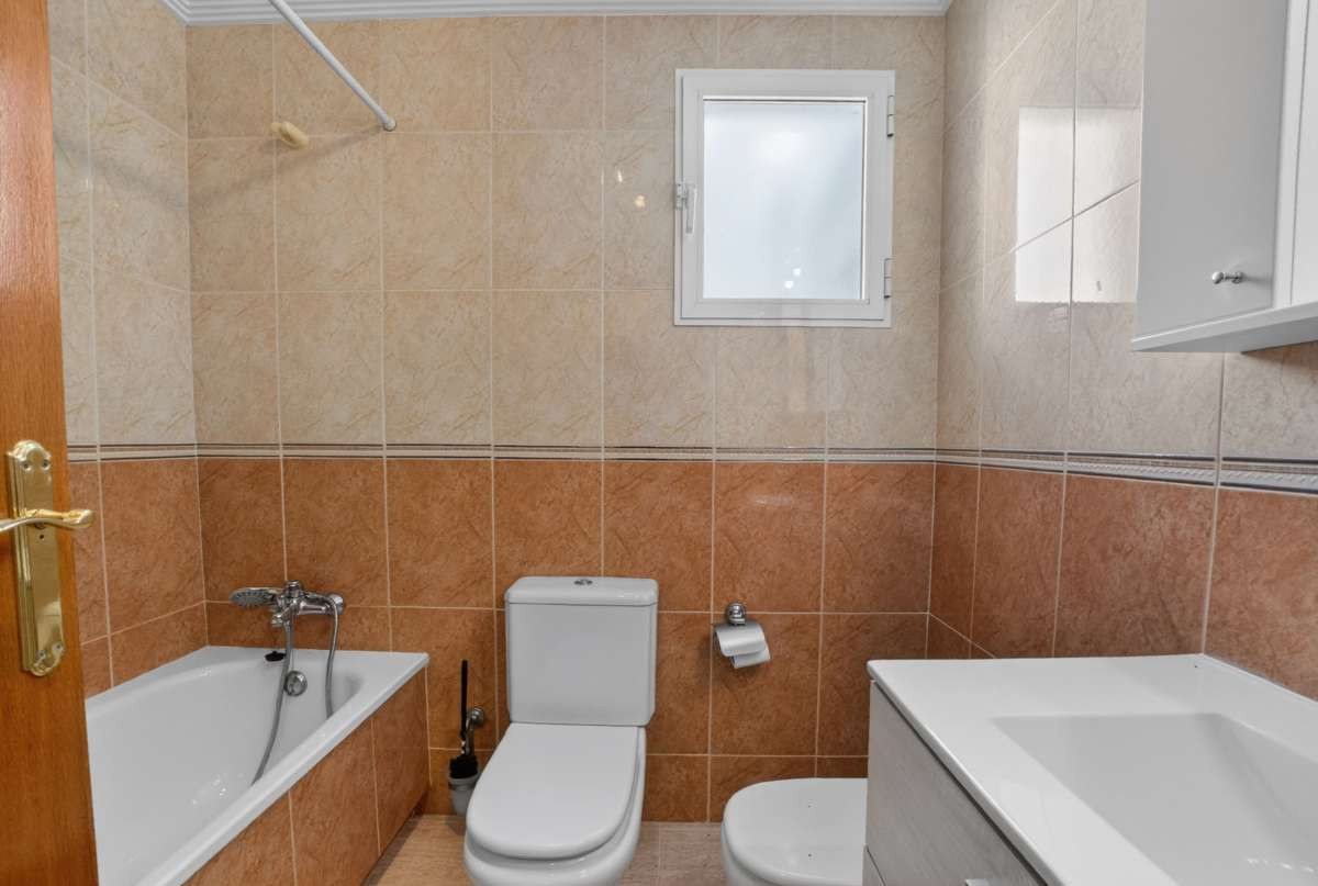 For sale - 3 Bedroom 2 Bathroom Apartment - Penthouse in Torrevieja - Torrevieja Centro  - Alicante