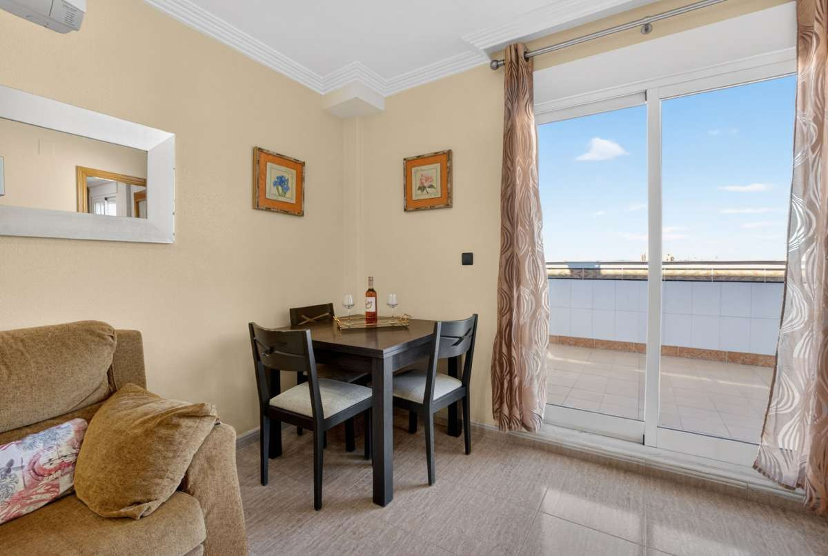 For sale - 3 Bedroom 2 Bathroom Apartment - Penthouse in Torrevieja - Torrevieja Centro  - Alicante