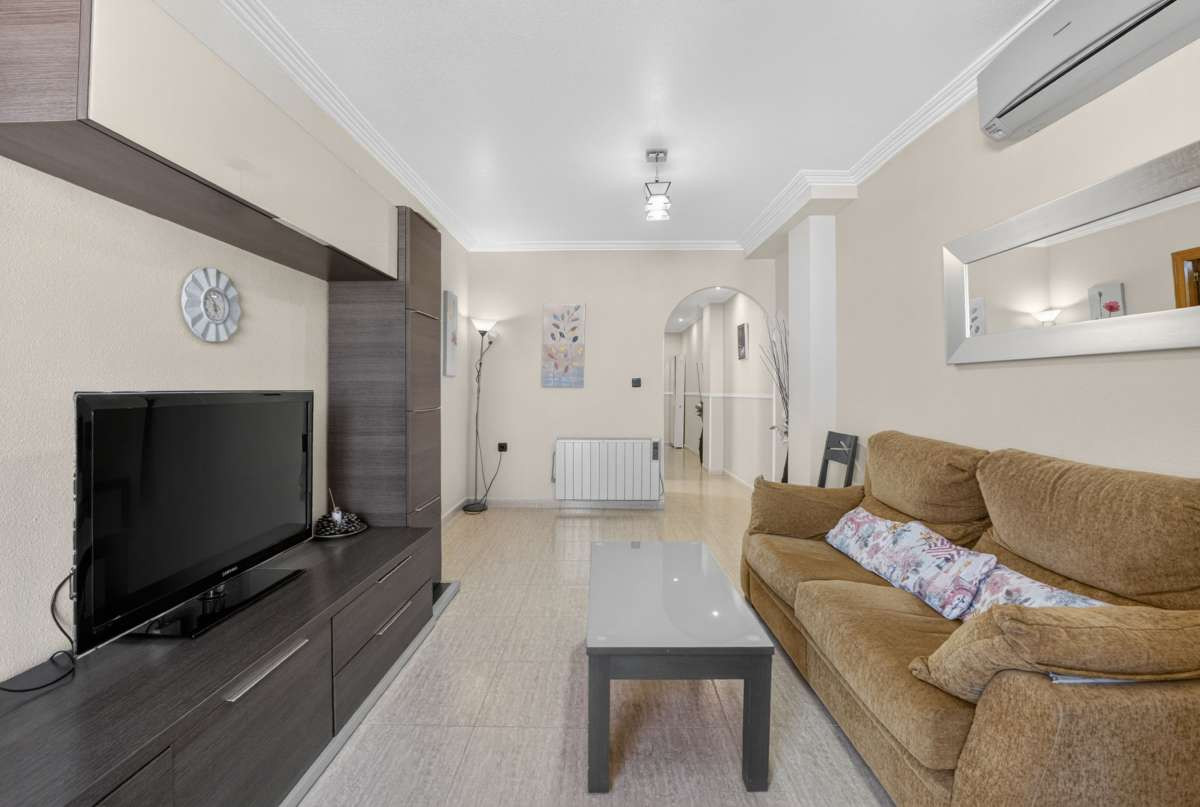 For sale - 3 Bedroom 2 Bathroom Apartment - Penthouse in Torrevieja - Torrevieja Centro  - Alicante