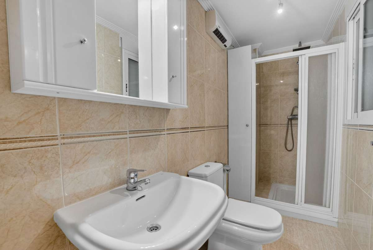 For sale - 3 Bedroom 2 Bathroom Apartment - Penthouse in Torrevieja - Torrevieja Centro  - Alicante