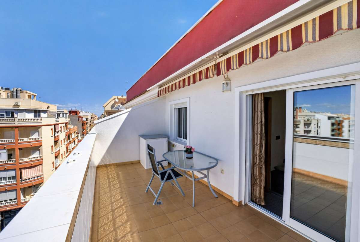 For sale - 3 Bedroom 2 Bathroom Apartment - Penthouse in Torrevieja - Torrevieja Centro  - Alicante