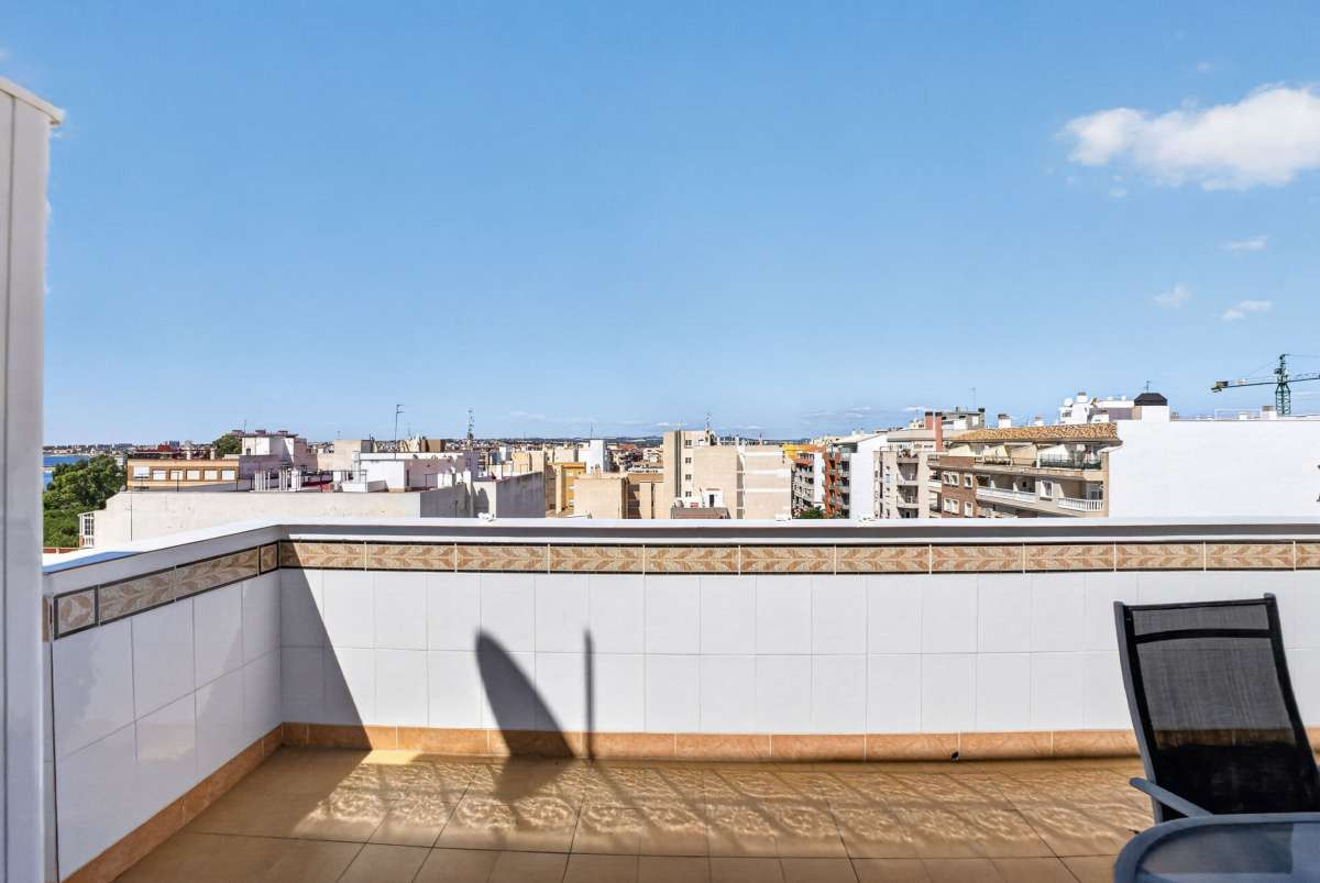 For sale - 3 Bedroom 2 Bathroom Apartment - Penthouse in Torrevieja - Torrevieja Centro  - Alicante