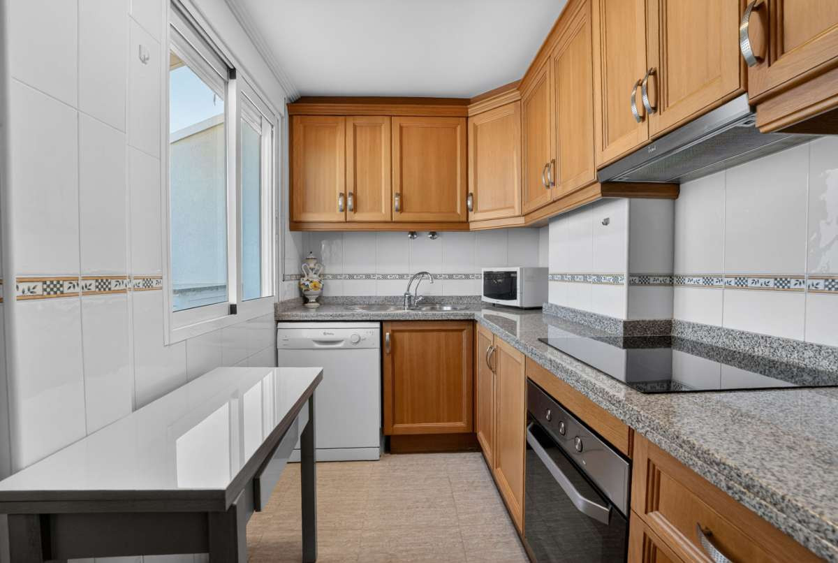 For sale - 3 Bedroom 2 Bathroom Apartment - Penthouse in Torrevieja - Torrevieja Centro  - Alicante