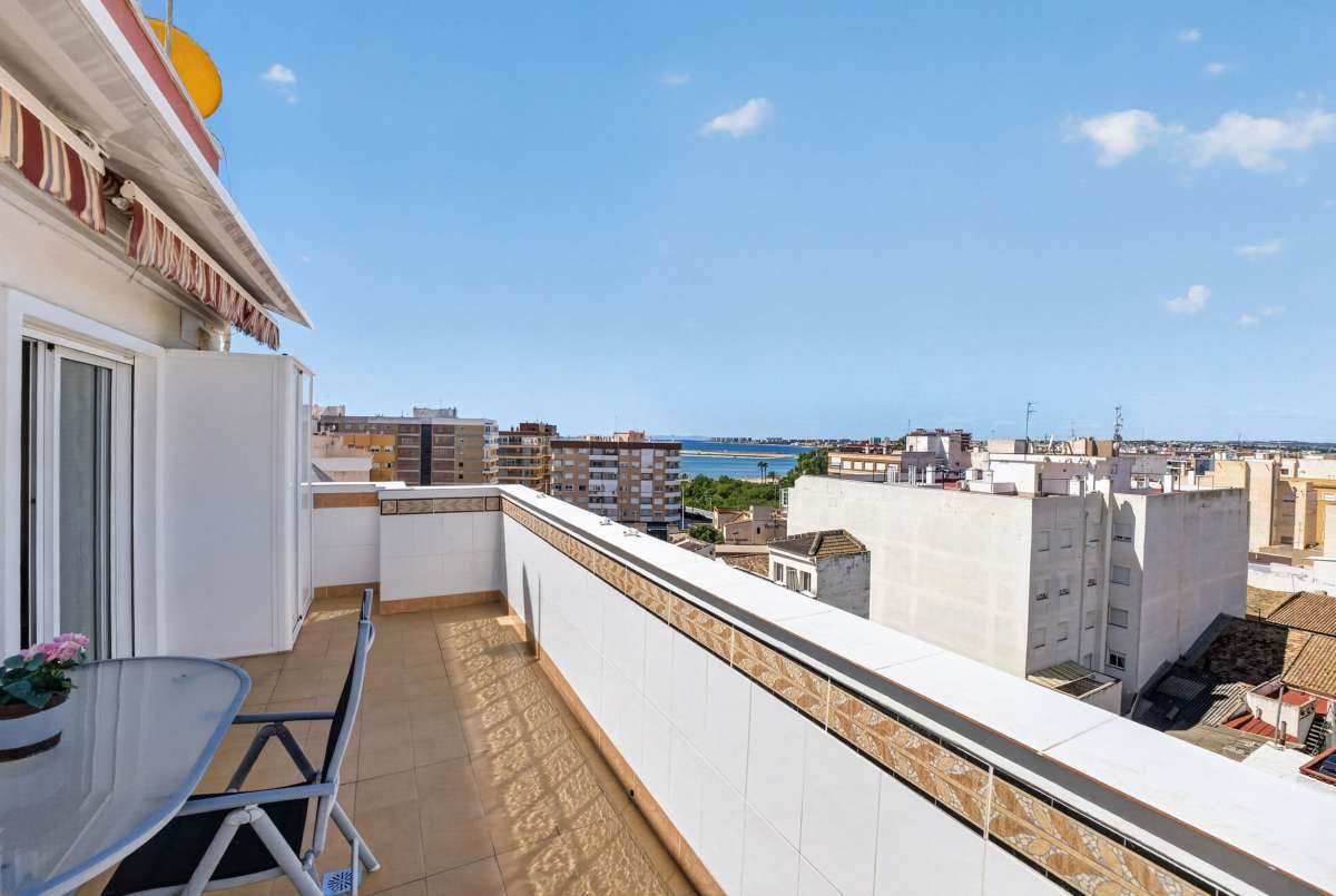 For sale - 3 Bedroom 2 Bathroom Apartment - Penthouse in Torrevieja - Torrevieja Centro  - Alicante
