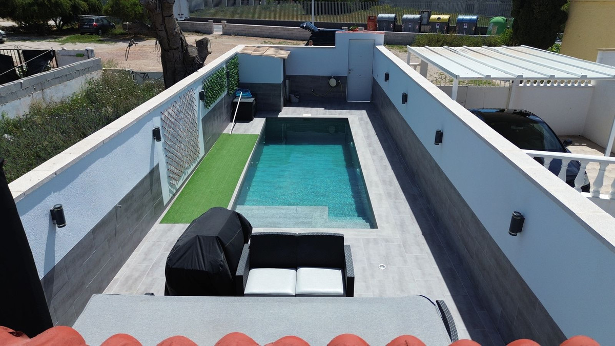 For sale - 2 Bedroom 1 Bathroom House - Bungalow in Torrevieja - Torrevieja Centro  - Alicante
