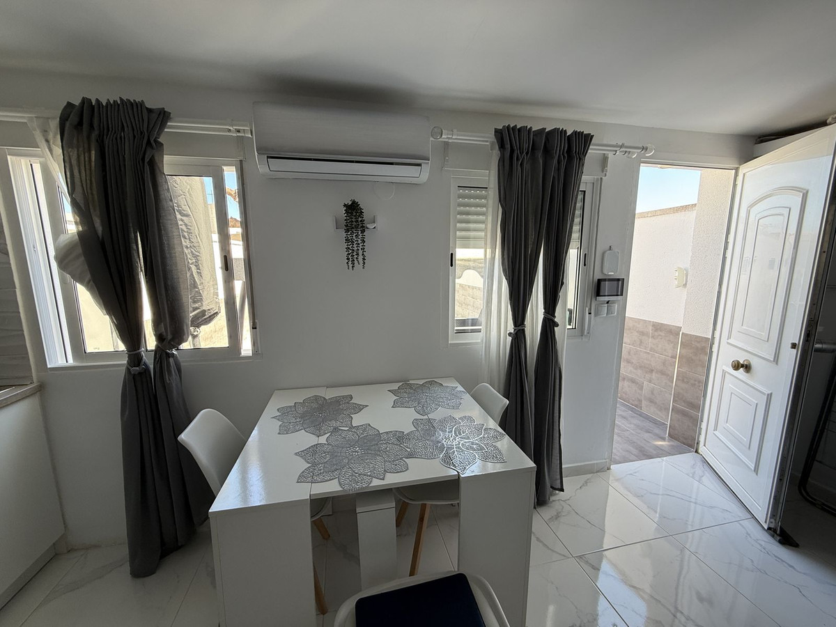 For sale - 2 Bedroom 1 Bathroom House - Bungalow in Torrevieja - Torrevieja Centro  - Alicante