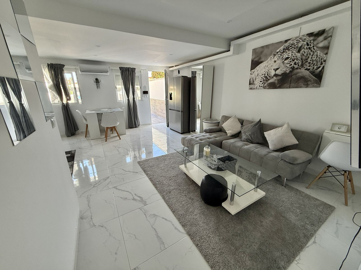 For sale - 2 Bedroom 1 Bathroom House - Bungalow in Torrevieja - Torrevieja Centro  - Alicante