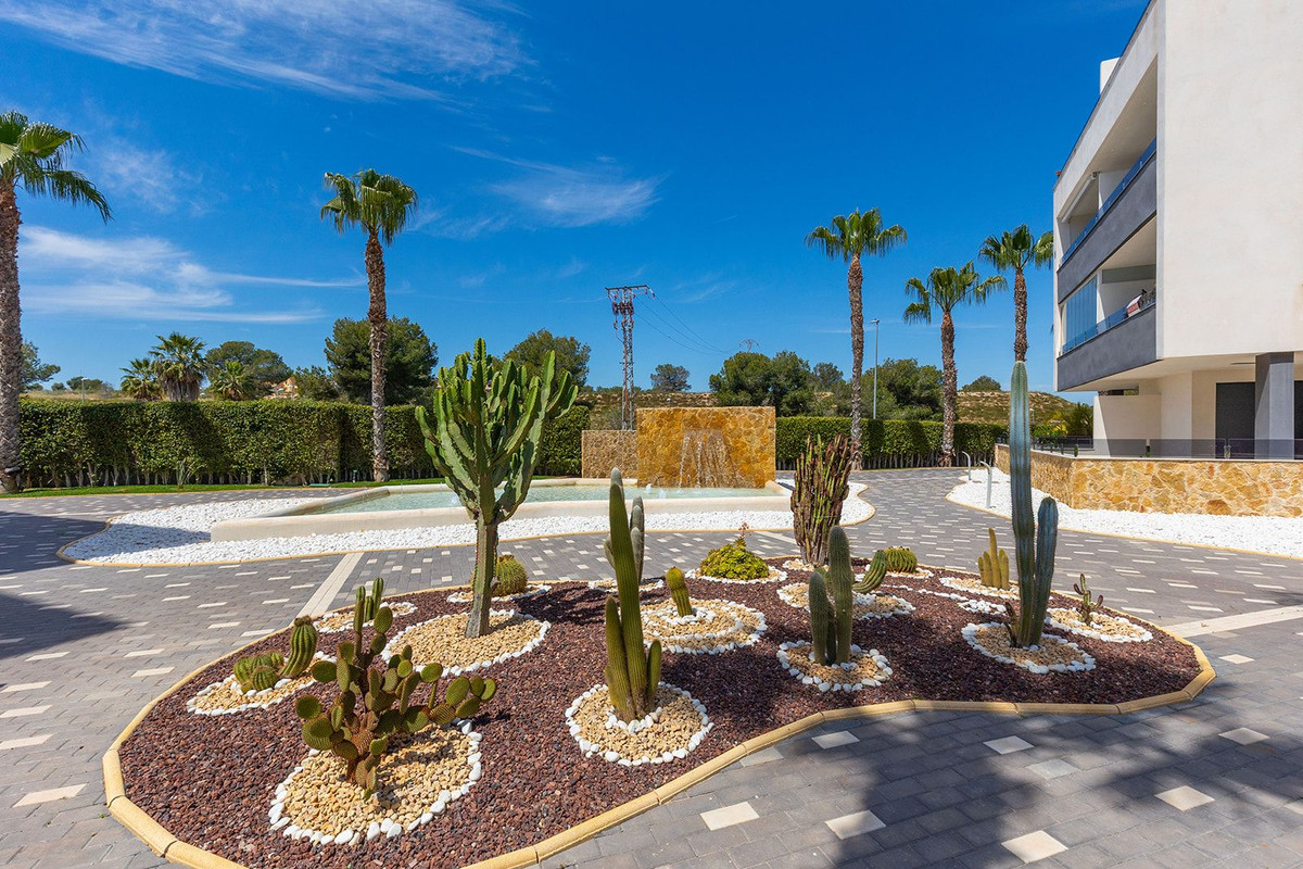 For sale - 2 Bedroom 2 Bathroom Apartment in Los Altos - Orihuela Costa  - Alicante