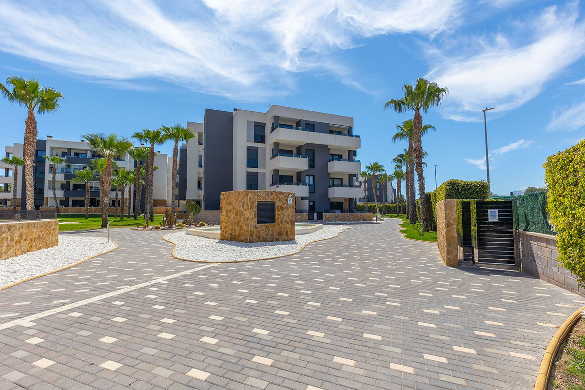 For sale - 2 Bedroom 2 Bathroom Apartment in Los Altos - Orihuela Costa  - Alicante