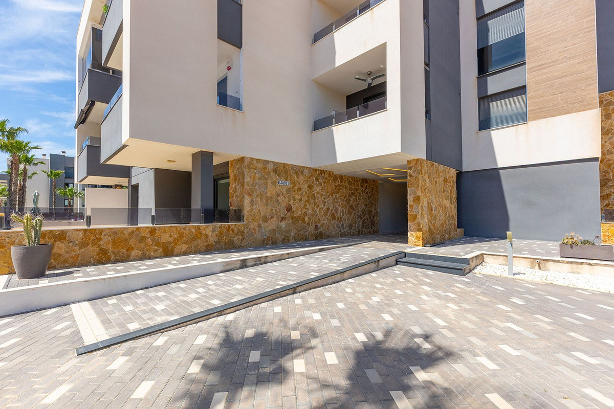 For sale - 2 Bedroom 2 Bathroom Apartment in Los Altos - Orihuela Costa  - Alicante