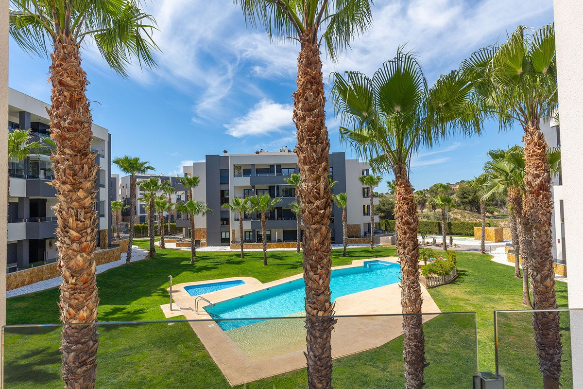 For sale - 2 Bedroom 2 Bathroom Apartment in Los Altos - Orihuela Costa  - Alicante