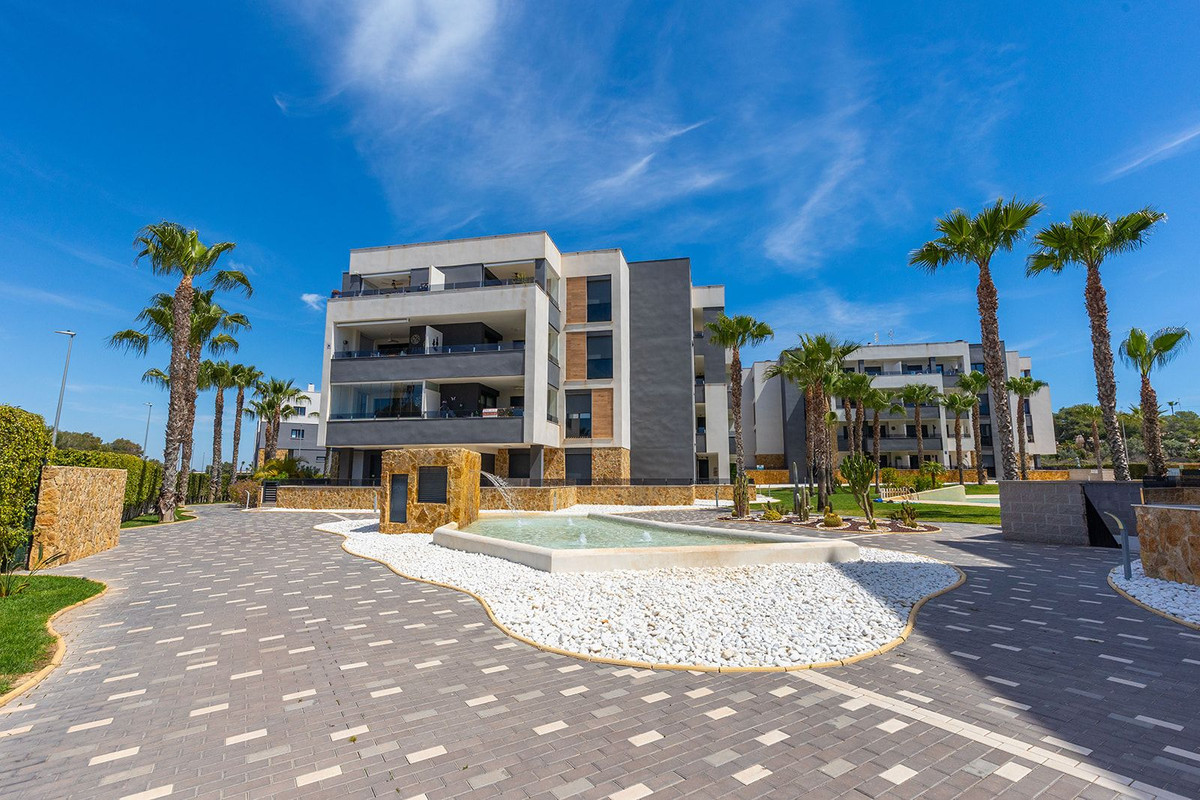 For sale - 2 Bedroom 2 Bathroom Apartment in Los Altos - Orihuela Costa  - Alicante