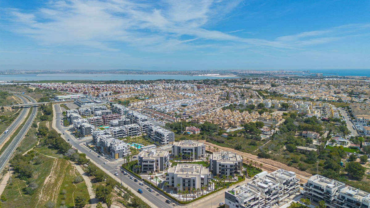For sale - 2 Bedroom 2 Bathroom Apartment in Los Altos - Orihuela Costa  - Alicante