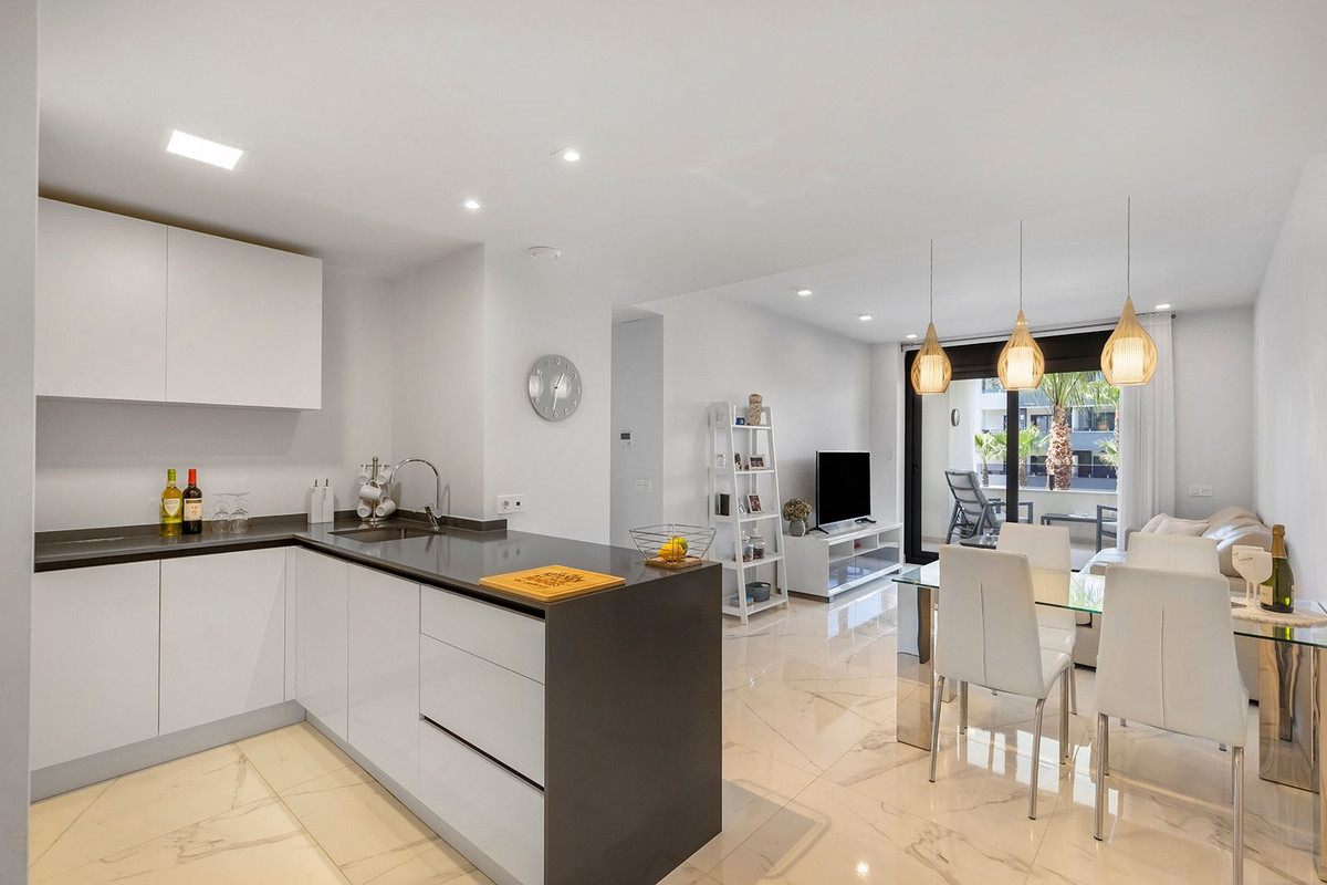 For sale - 2 Bedroom 2 Bathroom Apartment in Los Altos - Orihuela Costa  - Alicante