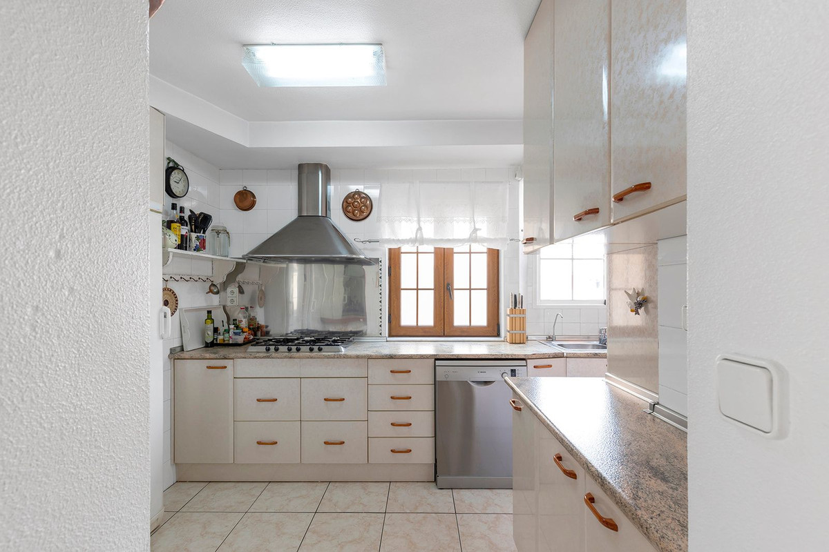 For sale - 4 Bedroom 2 Bathroom Apartment - Duplex in Torrevieja - Torrevieja Centro  - Alicante