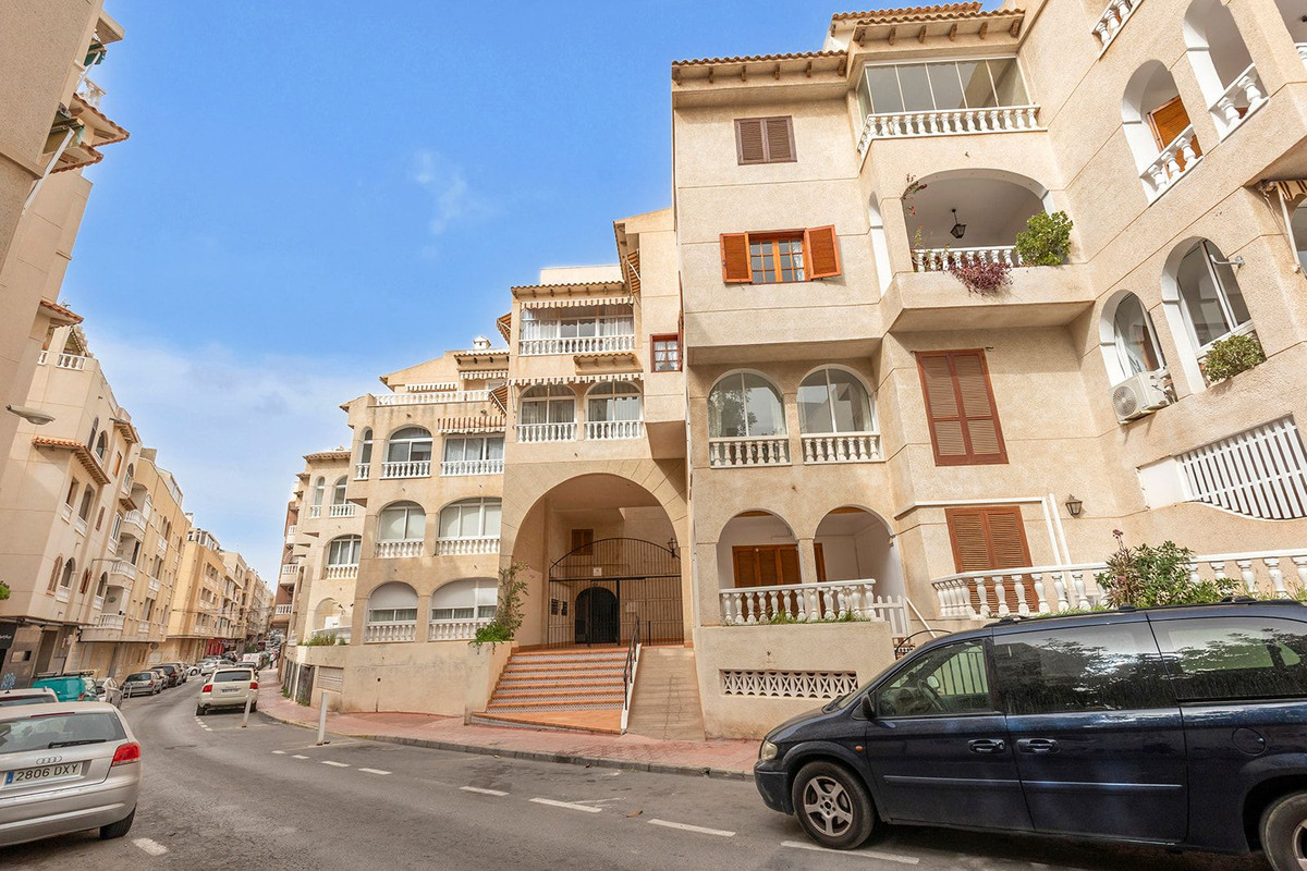 For sale - 4 Bedroom 2 Bathroom Apartment - Duplex in Torrevieja - Torrevieja Centro  - Alicante